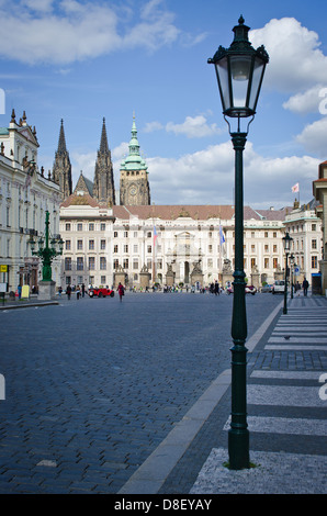 Square et entrée principale du château royal de Prague, République Tchèque Banque D'Images