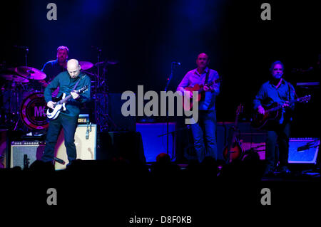 Londres, Royaume-Uni - 27 mai 2013 : Mark Knopfler joue live au Royal Albert Hall. Credit : Piero Cruciatti/Alamy Live News Banque D'Images