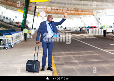 African American businessman calling taxi in airport Banque D'Images