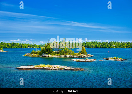 Les petites îles rocheuses de la baie Georgienne, près de Parry Sound, Ontario Canada Banque D'Images