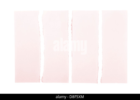Les bandes de papier rose déchirée et isolé sur fond blanc Banque D'Images