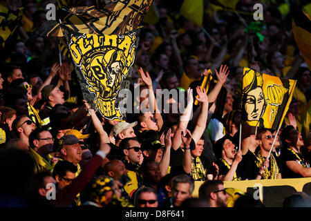 Fans de Dortmund, le 25 mai 2013 - Football : Football / Ligue des Champions match final entre Borussia Dortmund 1-2 FC Bayern Munchen au stade de Wembley à Londres, en Angleterre. (Photo par D. Nakashima/AFLO) Banque D'Images