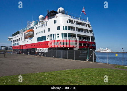 Norwegian croisières Hurtigruten MS Fram amarré au terminal de croisière dans l'ouest de Port de Leith Docks Edinburgh Scotland Banque D'Images