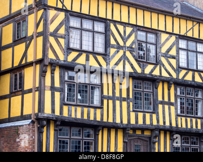 Une ancienne maison construite au 17ème siècle, l'un des nombreux édifices anciens à Ludlow, Banque D'Images