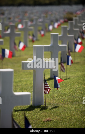 Tombes de Soldats Américains dans le cimetière cimetière Colville-sur-Mer en Normandie, Basse Normandie, Omaha Beach, France Banque D'Images