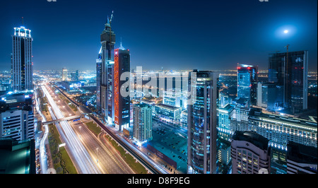 Tours le long de Sheikh Zayed Road, DUBAÏ, ÉMIRATS ARABES UNIS Banque D'Images