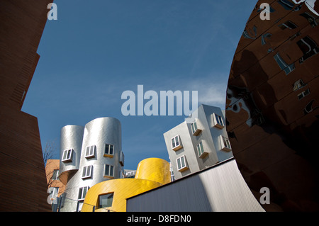 Le Ray et Maria Stata center, conçu par le célèbre architecte Frank Gehry , sur le campus du MIT à Cambridge, Massachusetts. Banque D'Images