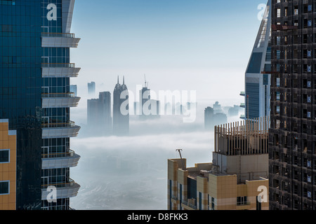 Brouillard dans nouveau DUBAÏ, ÉMIRATS ARABES UNIS Banque D'Images