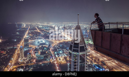 Vue sur Dubaï à partir de l'étage supérieur de la Marina 101, Eau Banque D'Images