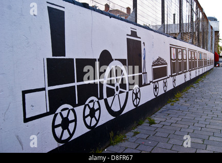 Une peinture murale d'une gare victorienne sur un mur au Musée Brunel, Rotherhithe, Londres, Angleterre Banque D'Images