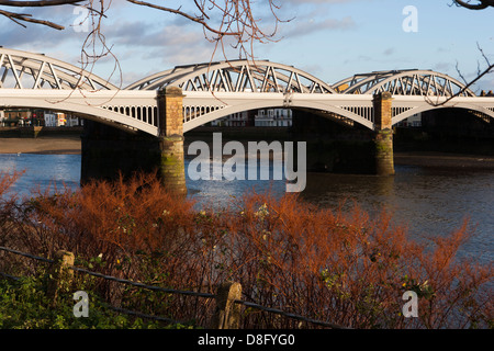 Pont ferroviaire de Barnes Barnes London England Banque D'Images