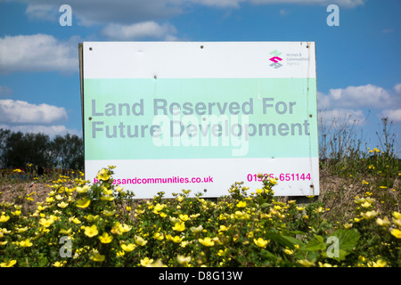 Les terres réservées pour développement futur panneau près de fleuve Tees ar Stockton on Tees, England, UK Banque D'Images
