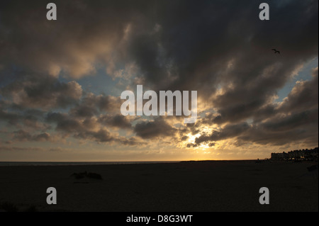 Coucher de soleil sur plage de Barmouth, côte Nord du Pays de Galles Banque D'Images