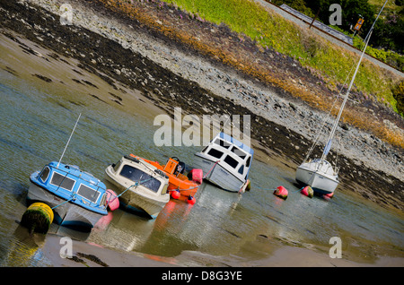 4 bateaux moor côte à Barmouth Banque D'Images