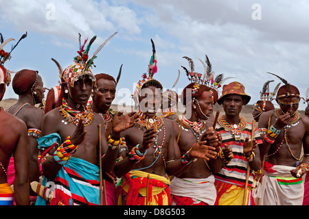 Les hommes en costumes Rendille. Kenya Banque D'Images