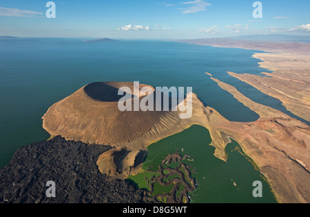 Vue aérienne du cratère Nabuyatom,au sud du lac Turkana au Kenya. Banque D'Images