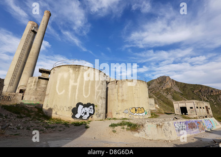 Ruines d'une usine de ciment dans la chaux, de l'Oregon. Banque D'Images