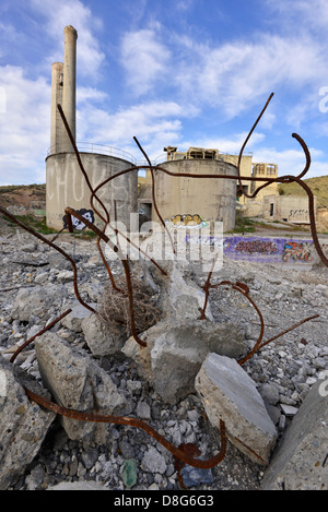 Ruines d'une usine de ciment dans la chaux, de l'Oregon. Banque D'Images