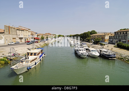 Bateaux sur le Canal du Rhône à Sète un canal Banque D'Images