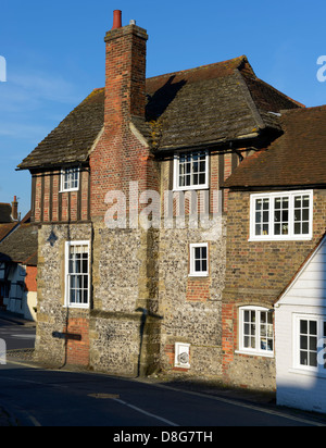 Une grande maison de ville sur le coin de moutons Lane et la High Street, Worthing, West Sussex, UK Banque D'Images