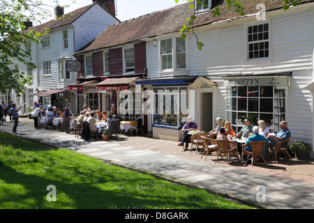 Les restaurants et les cafés de trottoir Tenterden Kent England UK GO Banque D'Images