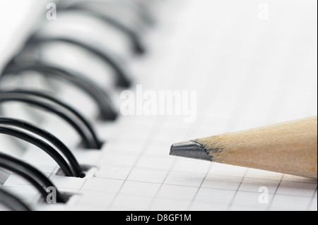 Ordinateur portable et crayon. Gros plan photo Banque D'Images