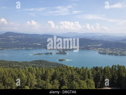 L'Autriche, la Carinthie, la tour d'observation, d'Pyramidentower Wörthersee, Lac, Maria Wörth (village), Österreich, Carinthie ; Banque D'Images