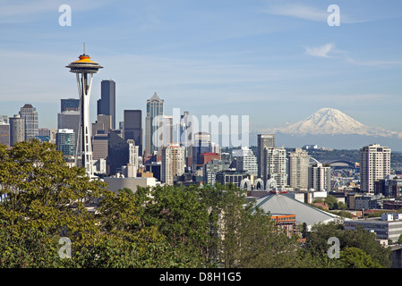 Seattle Skyline et Mount Rainier Banque D'Images