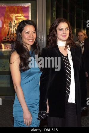 Lucy Liu et Drew Barrymore à la première de 'Charlie's Angels'. Banque D'Images