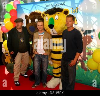 Dieter Baer, Ralf Schmitz, Til Schweiger (l-r) à la première de la children's film "Oh Wie ist schoen au Panama" à Berlin. Banque D'Images