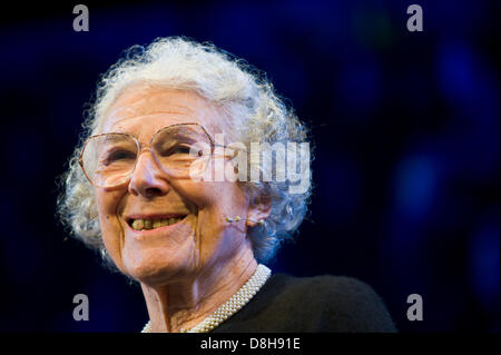 Judith Kerr auteur de l'enfant photographié à Hay Festival 2013 Hay-on-Wye Powys Pays de Galles UK Banque D'Images