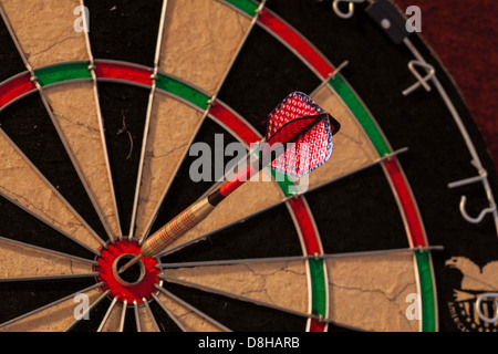 Fléchette dans Bullseye Banque D'Images