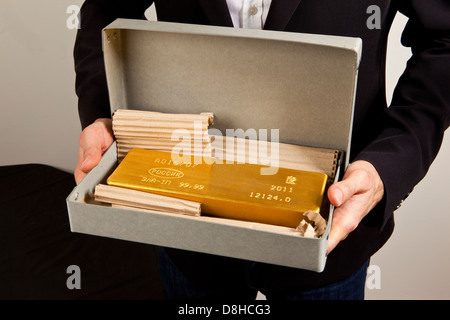 Barre d'or lingots de Hatton Garden Londres Angleterre concessionnaire or Crédit photo : David Levenson Banque D'Images