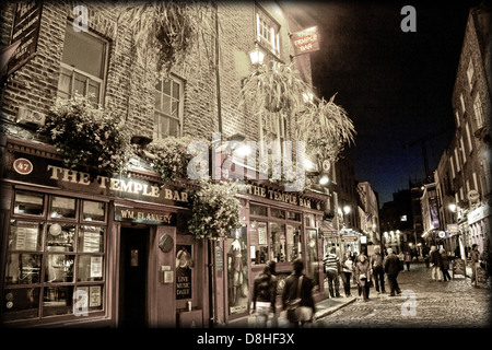 Le Temple Bar à Dublin Irlande Nuit , Europe Banque D'Images