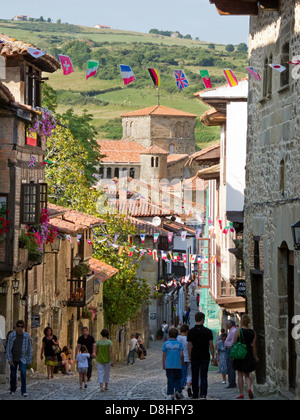 Calle Canton, Santillana del Mar, Cantabria, ESPAGNE Banque D'Images