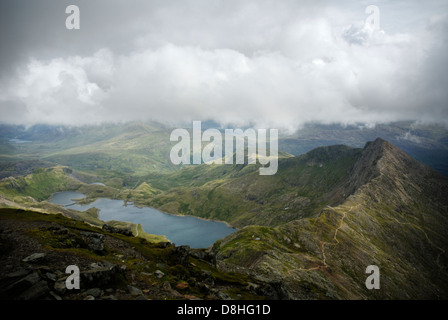 Vue de Snowdon de Y Lliwedd mountain 890m et Llyn Llydaw, Lac, parc national de Snowdonia, Pays de Galles, Cymru, la Grande-Bretagne, Royaume-Uni Banque D'Images