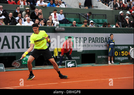 Paris, France. 29 mai 2013. Milos Raonic du Canada en action pendant le match entre Michael Llodra de France et Milos Raonic du Canada au deuxième tour de l'Open de France de Roland Garros. Credit : Action Plus de Sports / Alamy Live News Banque D'Images