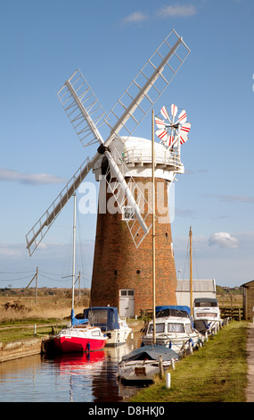 Horsey bazin moulin et bateaux, Horsey, Norfolk Broads UK Banque D'Images