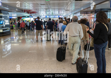 Scène mouvementée à l'aéroport Fiumicino de Rome, Italie Banque D'Images