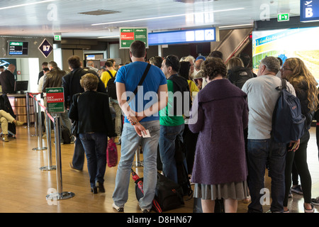 Scène mouvementée à l'aéroport Fiumicino de Rome, Italie Banque D'Images