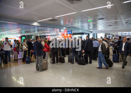 Scène mouvementée à l'aéroport Fiumicino de Rome, Italie Banque D'Images