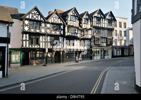 Ye Olde Bull Ring taverne où le roi, rejoint le Bull Ring. Ludlow, Shropshire, Angleterre. Ancienne à colombages de style Tudor inn Banque D'Images