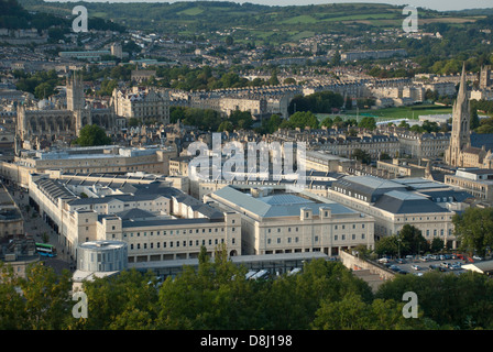 Une vue de la ville de Bath, Angleterre, indiquant le nouveau centre commercial Southgate le développement dans l'avant-plan. Banque D'Images