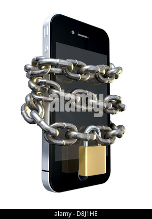 Un smartphone enveloppé dans une chaîne métallique et attaché avec un cadenas en laiton pour internet security sur un fond isolé Banque D'Images