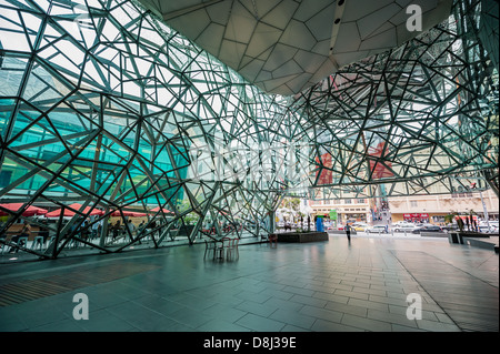 Les angles architectural intéressant de Melbourne ; la fameuse place de la Fédération. Banque D'Images