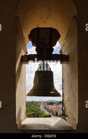 Cloche de la Basilique Cathédrale de l'Assomption, León, Nicaragua, Amérique Centrale Banque D'Images