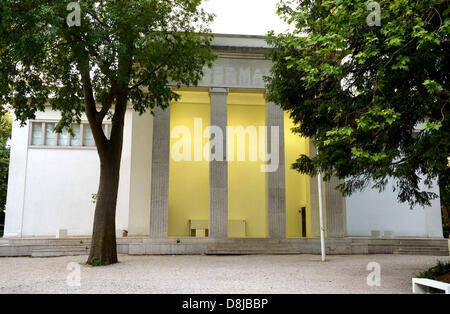 Vue extérieure du pavillon allemand, dans lequel les contributions sont présentées en français, à Venise, Italie, 29 mai 2013. L'Allemagne et la France ont échangé leurs pavillons pour cette année, la Biennale de Venise et les utiliser comme plate-forme pour des artistes internationaux. La 55e exposition internationale d'art contemporain, la Biennale di Venezia 2013, sera ouverte le 01 juin. Photo : Felix Hoerhager Banque D'Images