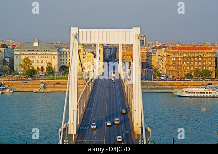 Elizabeth Bridge, rives du Danube l'UNESCO World Heritage Site, Budapest, Hongrie, Europe Banque D'Images