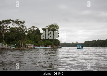 Par Lancha et bateau le long du Canal de Tortuguero, Parc National de Tortuguero, Costa Rica Banque D'Images