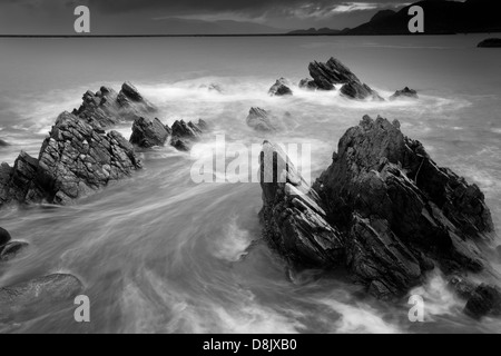 Côte sauvage à l'île de Runde, Herøy kommune, Møre og Romsdal fylke, sur la côte ouest de la Norvège. Banque D'Images